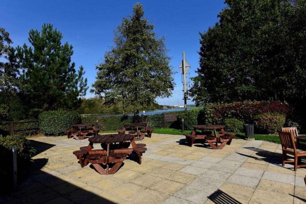 Premier Inn Isle Of Wight Newport  Exterior foto
