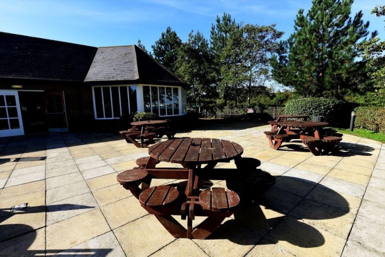 Premier Inn Isle Of Wight Newport  Exterior foto