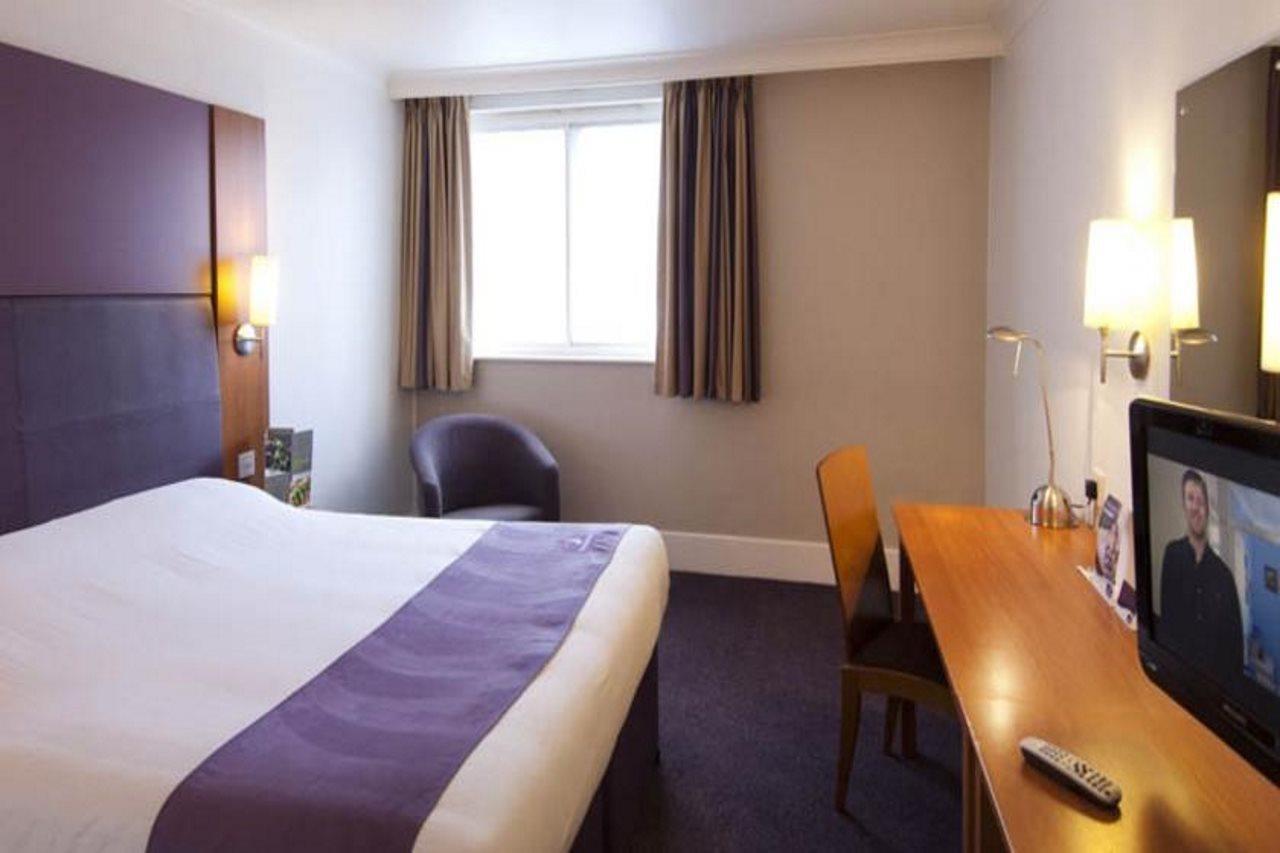 Premier Inn Isle Of Wight Newport  Exterior foto
