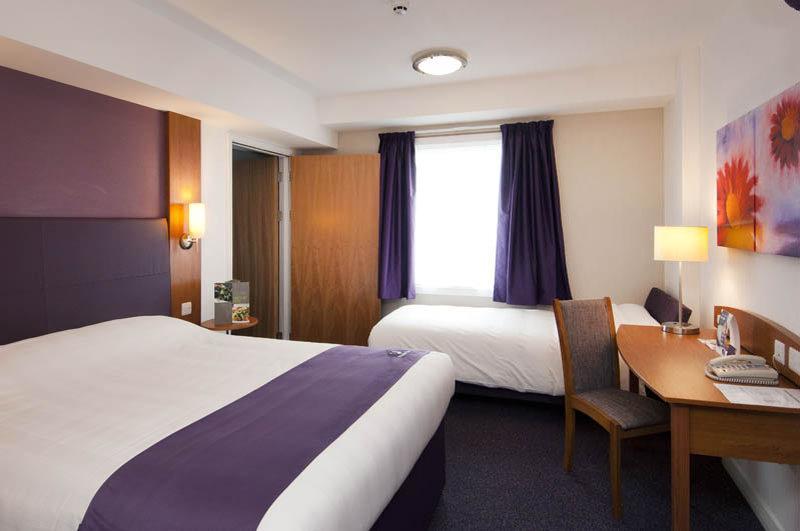 Premier Inn Isle Of Wight Newport  Exterior foto