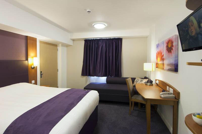 Premier Inn Isle Of Wight Newport  Exterior foto